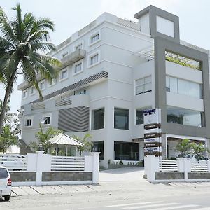 Hotel Moonlit Regency